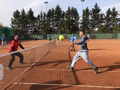 FUSSBALLTENNIS VOM FEINSTEN